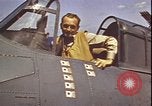 Standbild Piloten von VF-3 an Deck der USS Yorktown (CV-5) in der Schlacht von Midway Pazifik, 1942, aus Sekunde 23 historischem Filmmaterial Videoclip 65675074721