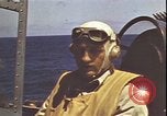 Standbild Piloten von VF-3 an Deck der USS Yorktown (CV-5) in der Schlacht von Midway Pazifik, 1942, aus Sekunde 27 historischem Filmmaterial Videoclip 65675074721