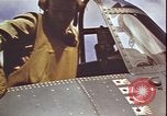 Standbild Piloten von VF-3 an Deck der USS Yorktown (CV-5) in der Schlacht von Midway Pazifik, 1942, aus Sekunde 30 historischem Filmmaterial Videoclip 65675074721