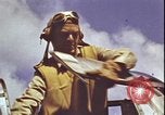 Standbild Piloten von VF-3 an Deck der USS Yorktown (CV-5) in der Schlacht von Midway Pazifik, 1942, aus Sekunde 31 historischem Filmmaterial Videoclip 65675074721