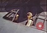 Standbild Piloten von VF-3 an Deck der USS Yorktown (CV-5) in der Schlacht von Midway Pazifik, 1942, aus Sekunde 44 historischem Filmmaterial Videoclip 65675074721