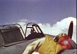 Standbild Piloten von VF-3 an Deck der USS Yorktown (CV-5) in der Schlacht von Midway Pazifik, 1942, aus Sekunde 45 historischem Filmmaterial Videoclip 65675074721