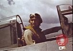 Standbild Piloten von VF-3 an Deck der USS Yorktown (CV-5) in der Schlacht von Midway Pazifik, 1942, aus Sekunde 50 historischem Filmmaterial Videoclip 65675074721