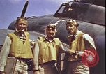 Standbild Piloten von VF-3 an Deck der USS Yorktown (CV-5) in der Schlacht von Midway Pazifik, 1942, aus Sekunde 55 historischem Filmmaterial Videoclip 65675074721