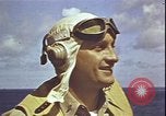 Standbild Piloten von VF-3 an Deck der USS Yorktown (CV-5) in der Schlacht von Midway Pazifik, 1942, aus Sekunde 58 historischem Filmmaterial Videoclip 65675074721