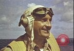Standbild Piloten von VF-3 an Deck der USS Yorktown (CV-5) in der Schlacht von Midway Pazifik, 1942, aus Sekunde 59 historischem Filmmaterial Videoclip 65675074721