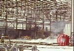 Immagine di Piloti statunitensi di essere soccorsi in mare da parte di velivoli costruttiva PBY Isola di Midway, 1942, secondo 3 filmato di repertorio 65675074722