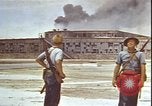 Immagine di Piloti statunitensi di essere soccorsi in mare da parte di velivoli costruttiva PBY Isola di Midway, 1942, secondo 10 filmato di repertorio 65675074722