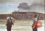 Immagine di Piloti statunitensi di essere soccorsi in mare da parte di velivoli costruttiva PBY Isola di Midway, 1942, secondo 13 filmato di repertorio 65675074722