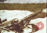 Immagine di Piloti statunitensi di essere soccorsi in mare da parte di velivoli costruttiva PBY Isola di Midway, 1942, secondo 29 filmato di repertorio 65675074722