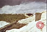 Immagine di Piloti statunitensi di essere soccorsi in mare da parte di velivoli costruttiva PBY Isola di Midway, 1942, secondo 31 filmato di repertorio 65675074722