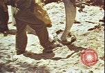 Immagine di Piloti statunitensi di essere soccorsi in mare da parte di velivoli costruttiva PBY Isola di Midway, 1942, secondo 32 filmato di repertorio 65675074722