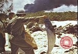 Immagine di Piloti statunitensi di essere soccorsi in mare da parte di velivoli costruttiva PBY Isola di Midway, 1942, secondo 37 filmato di repertorio 65675074722