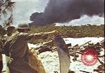 Immagine di Piloti statunitensi di essere soccorsi in mare da parte di velivoli costruttiva PBY Isola di Midway, 1942, secondo 39 filmato di repertorio 65675074722