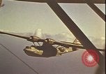 Immagine di Piloti statunitensi di essere soccorsi in mare da parte di velivoli costruttiva PBY Isola di Midway, 1942, secondo 42 filmato di repertorio 65675074722