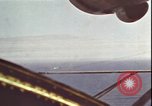 Immagine di Piloti statunitensi di essere soccorsi in mare da parte di velivoli costruttiva PBY Isola di Midway, 1942, secondo 49 filmato di repertorio 65675074722