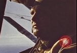 Immagine di Piloti statunitensi di essere soccorsi in mare da parte di velivoli costruttiva PBY Isola di Midway, 1942, secondo 50 filmato di repertorio 65675074722