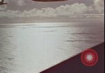 Immagine di Piloti statunitensi di essere soccorsi in mare da parte di velivoli costruttiva PBY Isola di Midway, 1942, secondo 55 filmato di repertorio 65675074722