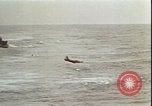 Immagine di Piloti statunitensi di essere soccorsi in mare da parte di velivoli costruttiva PBY Isola di Midway, 1942, secondo 62 filmato di repertorio 65675074722