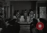 Standbild kimono fashion parade Japan, 1939, aus Sekunde 26 historischem Filmmaterial Videoclip 65675074745