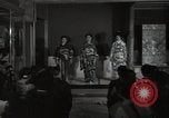 Standbild kimono fashion parade Japan, 1939, aus Sekunde 32 historischem Filmmaterial Videoclip 65675074745