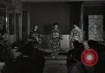Standbild kimono fashion parade Japan, 1939, aus Sekunde 35 historischem Filmmaterial Videoclip 65675074745