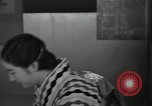 Standbild kimono fashion parade Japan, 1939, aus Sekunde 16 historischem Filmmaterial Videoclip 65675074747