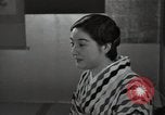 Standbild kimono fashion parade Japan, 1939, aus Sekunde 28 historischem Filmmaterial Videoclip 65675074747
