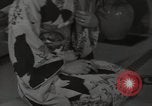 Standbild kimono fashion parade Japan, 1939, aus Sekunde 55 historischem Filmmaterial Videoclip 65675074747