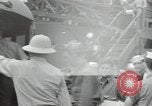 Standbild Überlebenden der USS Yorktown Oahu Hawaii USA, 1942, aus Sekunde 1 historischem Filmmaterial Videoclip 65675074760