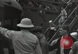 Standbild Überlebenden der USS Yorktown Oahu Hawaii USA, 1942, aus Sekunde 3 historischem Filmmaterial Videoclip 65675074760