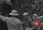 Standbild Überlebenden der USS Yorktown Oahu Hawaii USA, 1942, aus Sekunde 5 historischem Filmmaterial Videoclip 65675074760