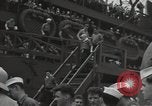 Standbild Überlebenden der USS Yorktown Oahu Hawaii USA, 1942, aus Sekunde 13 historischem Filmmaterial Videoclip 65675074760
