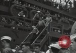 Standbild Überlebenden der USS Yorktown Oahu Hawaii USA, 1942, aus Sekunde 14 historischem Filmmaterial Videoclip 65675074760