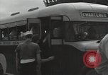 Standbild Überlebenden der USS Yorktown Oahu Hawaii USA, 1942, aus Sekunde 29 historischem Filmmaterial Videoclip 65675074760