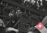 Standbild Überlebenden der USS Yorktown Oahu Hawaii USA, 1942, aus Sekunde 34 historischem Filmmaterial Videoclip 65675074760