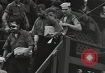 Standbild Überlebenden der USS Yorktown Oahu Hawaii USA, 1942, aus Sekunde 44 historischem Filmmaterial Videoclip 65675074760