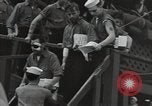 Standbild Überlebenden der USS Yorktown Oahu Hawaii USA, 1942, aus Sekunde 45 historischem Filmmaterial Videoclip 65675074760
