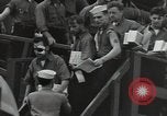 Standbild Überlebenden der USS Yorktown Oahu Hawaii USA, 1942, aus Sekunde 46 historischem Filmmaterial Videoclip 65675074760