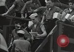 Standbild Überlebenden der USS Yorktown Oahu Hawaii USA, 1942, aus Sekunde 47 historischem Filmmaterial Videoclip 65675074760