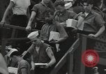 Standbild Überlebenden der USS Yorktown Oahu Hawaii USA, 1942, aus Sekunde 49 historischem Filmmaterial Videoclip 65675074760