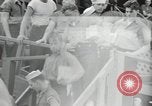 Standbild Überlebenden der USS Yorktown Oahu Hawaii USA, 1942, aus Sekunde 51 historischem Filmmaterial Videoclip 65675074760