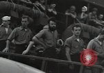 Standbild Überlebenden der USS Yorktown Oahu Hawaii USA, 1942, aus Sekunde 57 historischem Filmmaterial Videoclip 65675074760