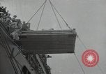 Standbild Überlebenden der USS Yorktown Oahu Hawaii USA, 1942, aus Sekunde 61 historischem Filmmaterial Videoclip 65675074760