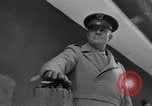 Standbild Allgemeine Lucian Truscott Ebenhausen Deutschland, 1945, aus Sekunde 25 historischem Filmmaterial Videoclip 65675074777
