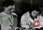 Standbild litauischen Studenten Vilnius der litauischen Sozialistischen Sowjetrepublik, 1947, aus Sekunde 45 historischem Filmmaterial Videoclip 65675074792