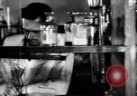 Standbild litauischen Studenten Vilnius der litauischen Sozialistischen Sowjetrepublik, 1947, aus Sekunde 55 historischem Filmmaterial Videoclip 65675074792
