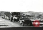 Immagine di Costruzione del centro di ricollocazione di Heart Mountain Cody Wyoming USA, 1942, secondo 25 filmato di repertorio 65675074797