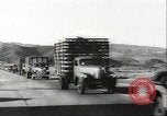 Immagine di Costruzione del centro di ricollocazione di Heart Mountain Cody Wyoming USA, 1942, secondo 26 filmato di repertorio 65675074797
