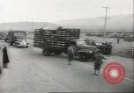 Immagine di Costruzione del centro di ricollocazione di Heart Mountain Cody Wyoming USA, 1942, secondo 46 filmato di repertorio 65675074797